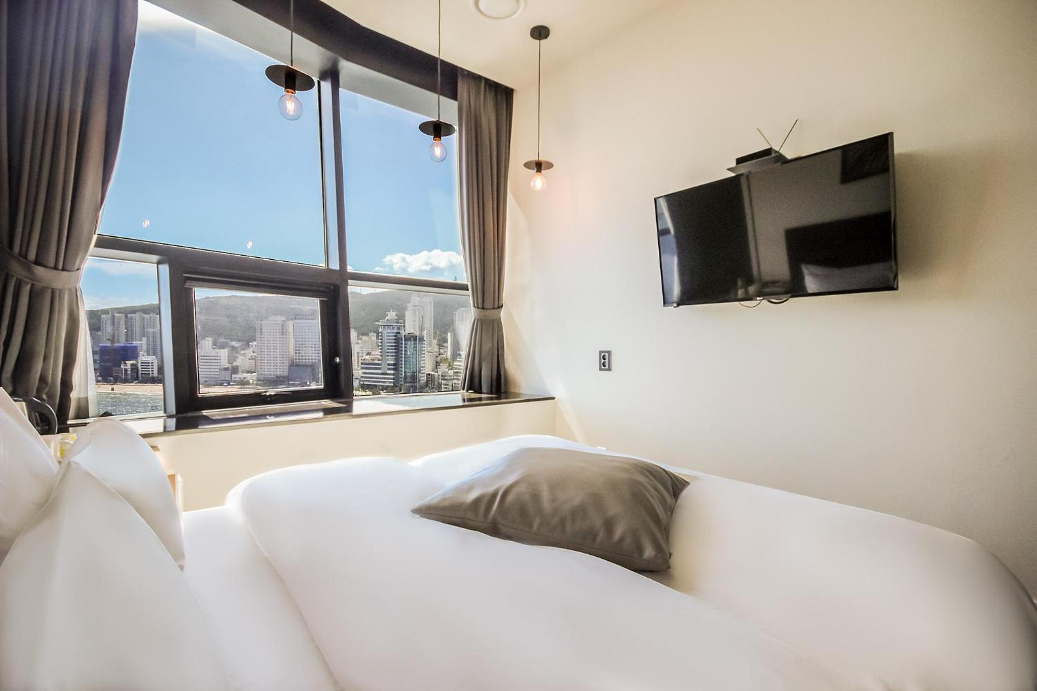 غرفة بسرير مزدوج بإطلالة على البحر، H Avenue 3/3