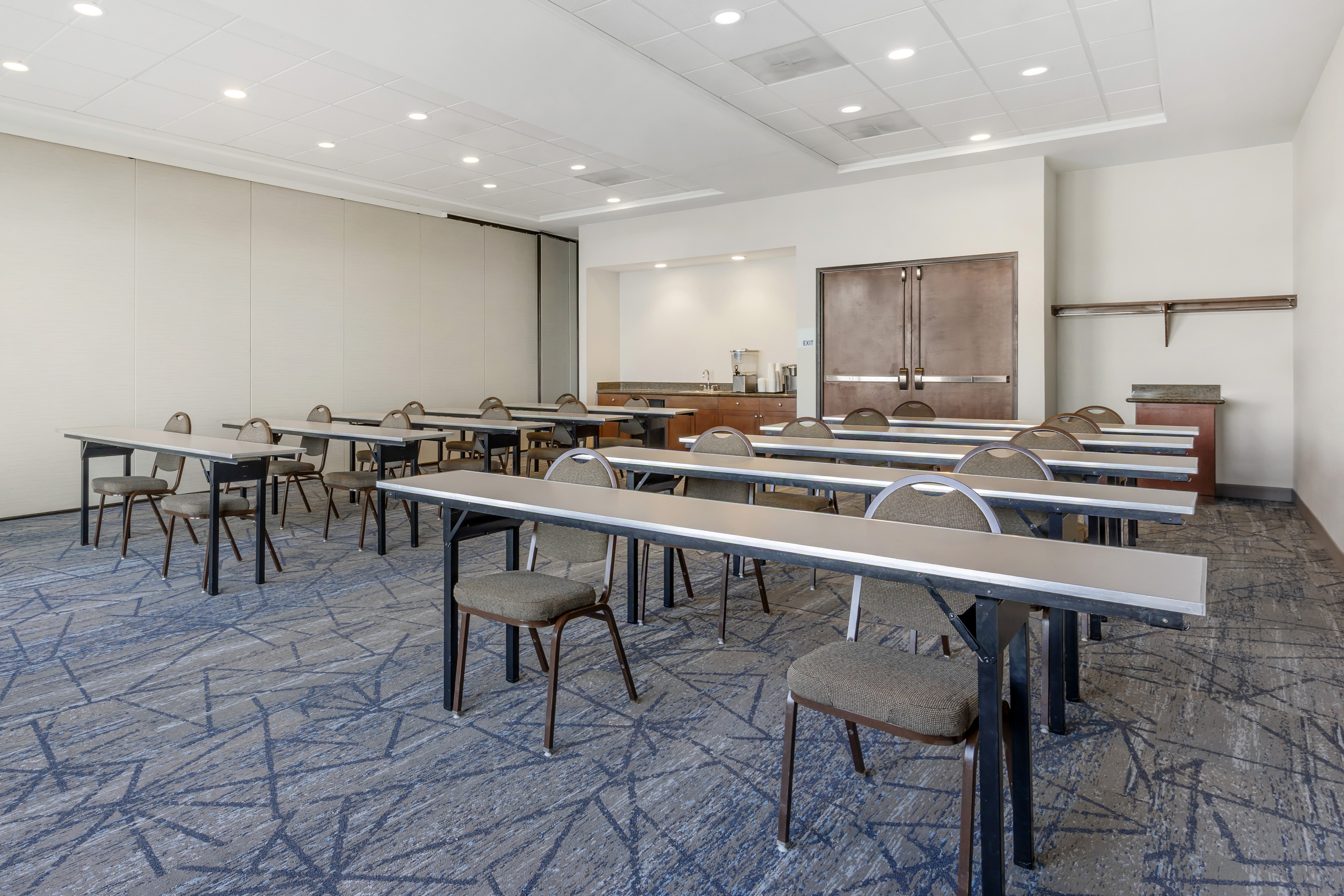 Holiday Inn Express Hotel Suites Astoria 61/69