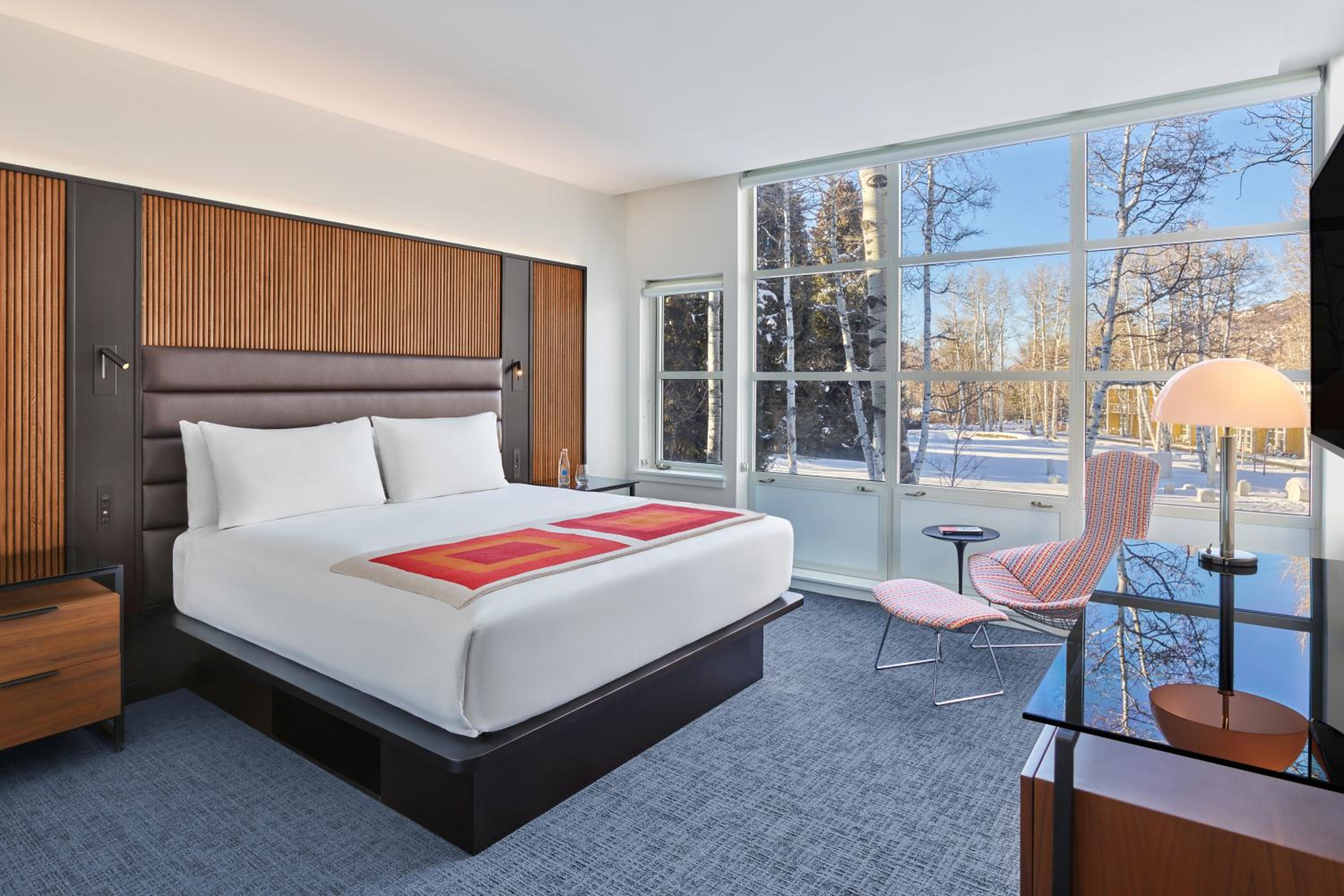 1 Bedroom, Mountain, Deluxe, Suite, King Bed, Sofa, Corner, Accessible