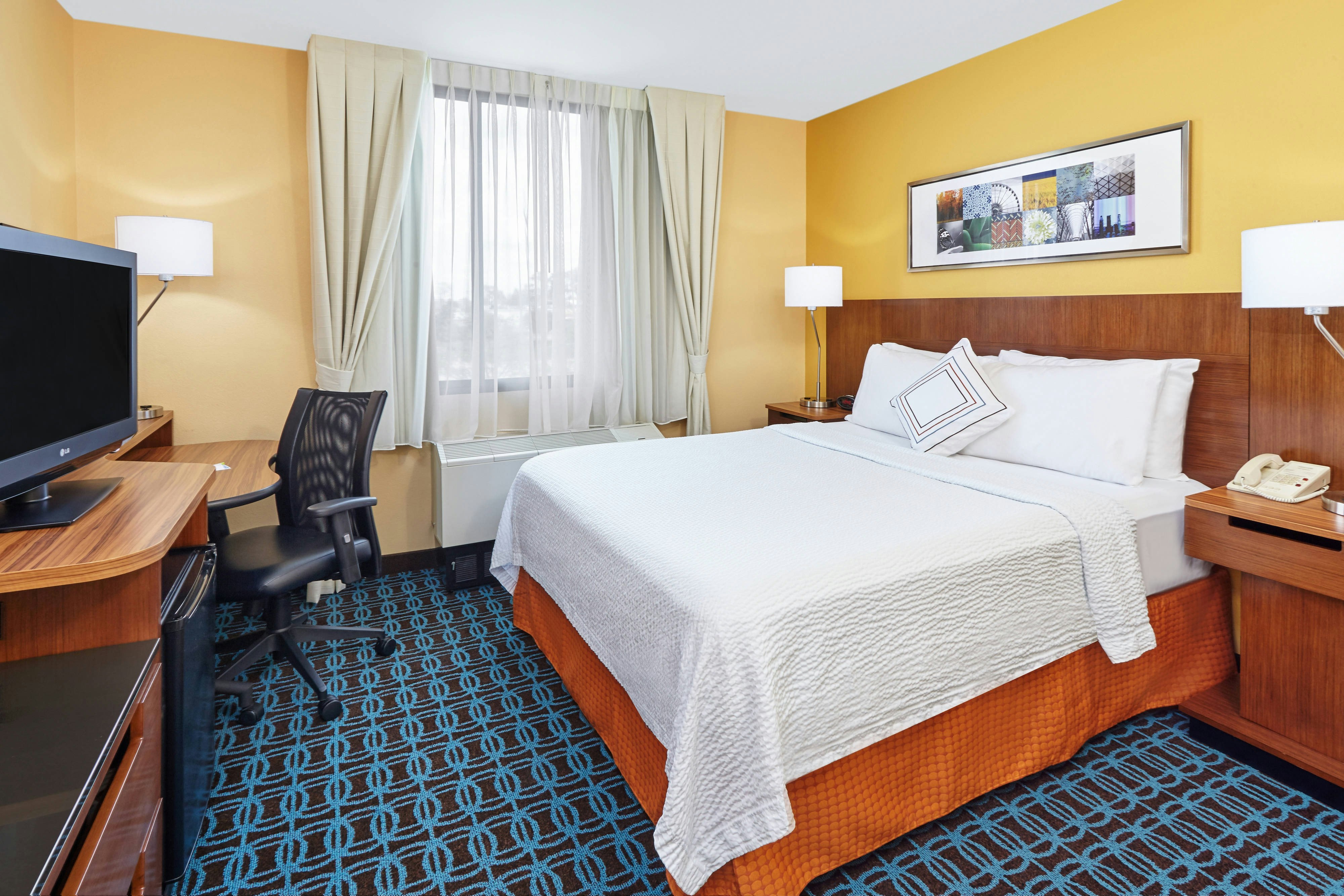 ROOM, QUEEN BED