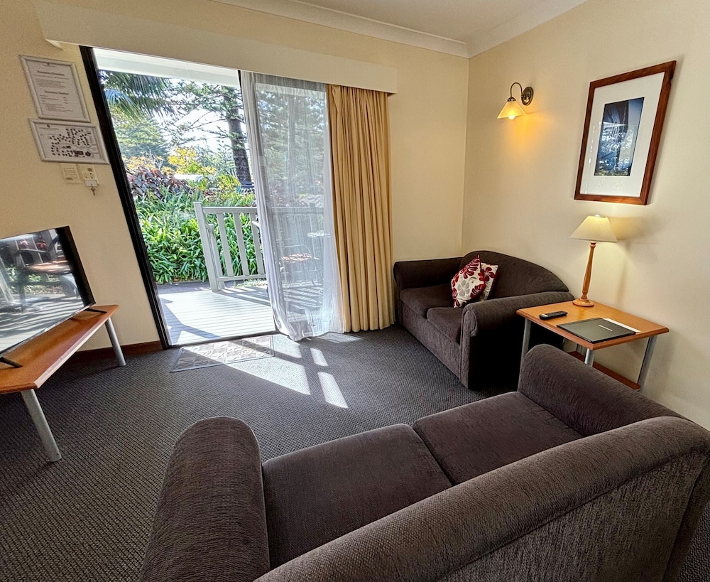 Governors Lodge Resort Hotel 37/69