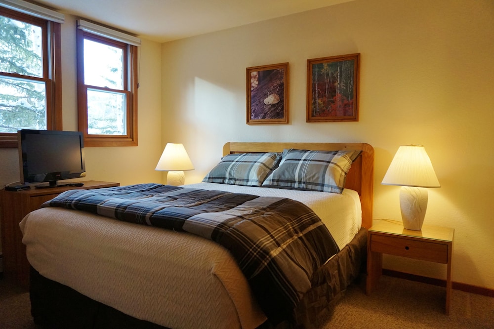 Woodrun Place Condominiums &amp; Residences 5/38