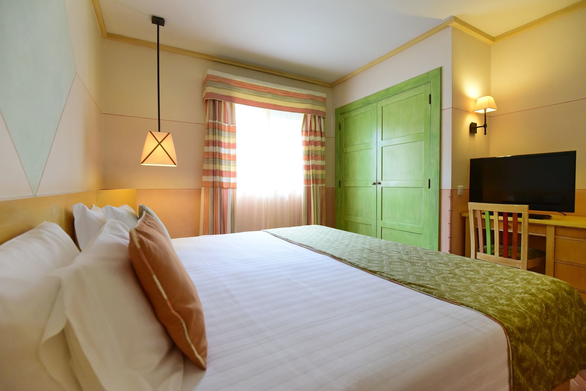 1 BEDROOM, APARTMENT