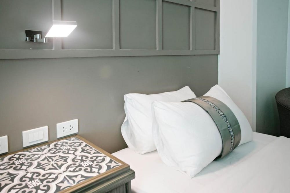 Diamond Suites and Residences 20/38