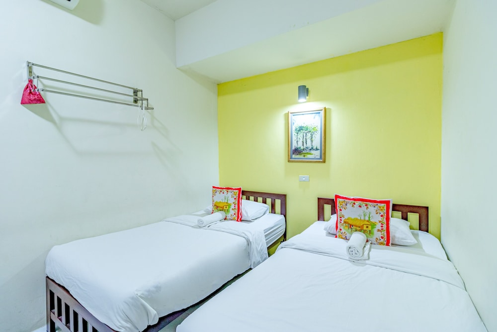 DELUXE, TWIN BEDS, PRIVATE BATHROOM