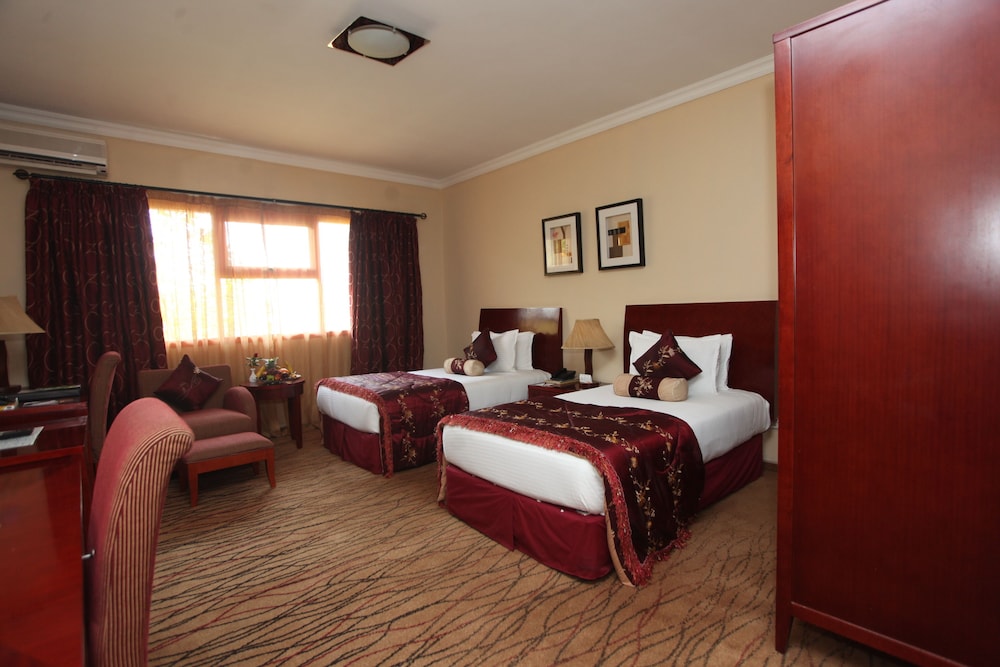 Crossroads Hotel 2/58