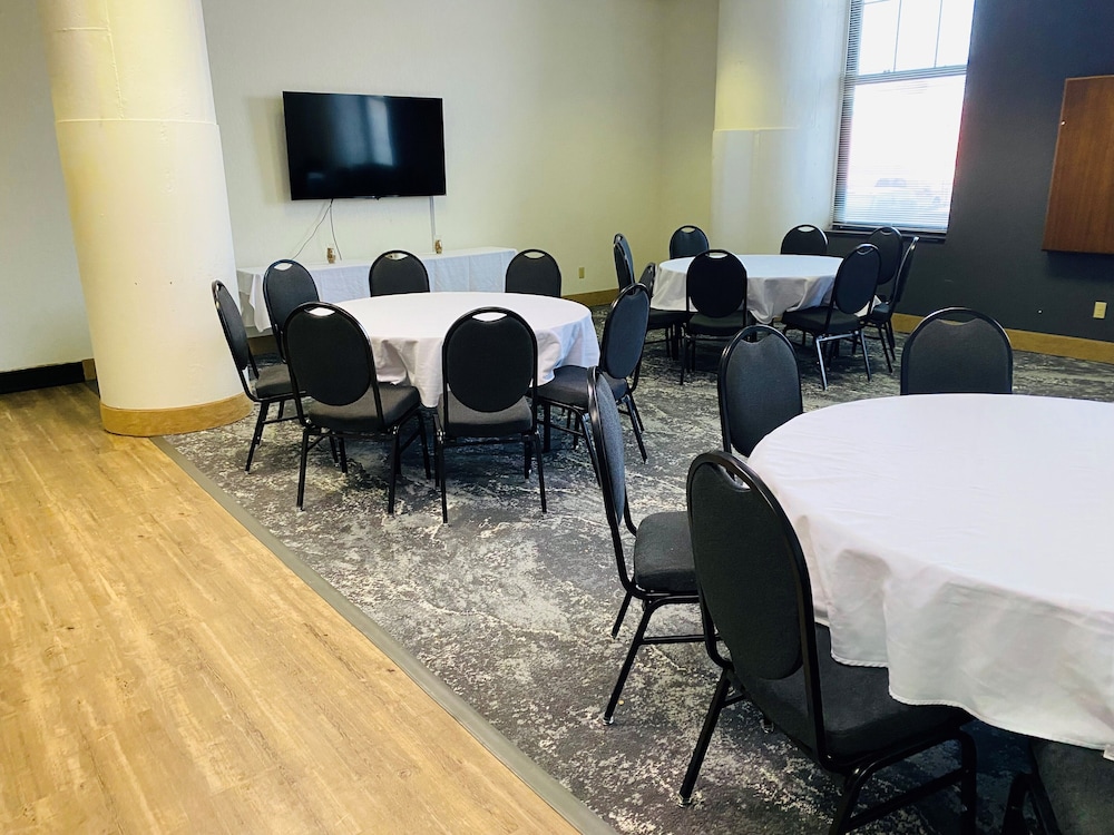 The Suites Hotel at Waterfront Plaza 38/50