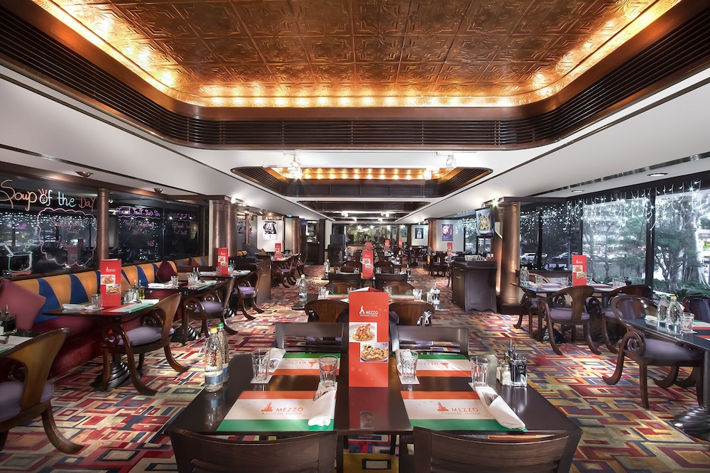 Regal Kowloon Hotel 44/50