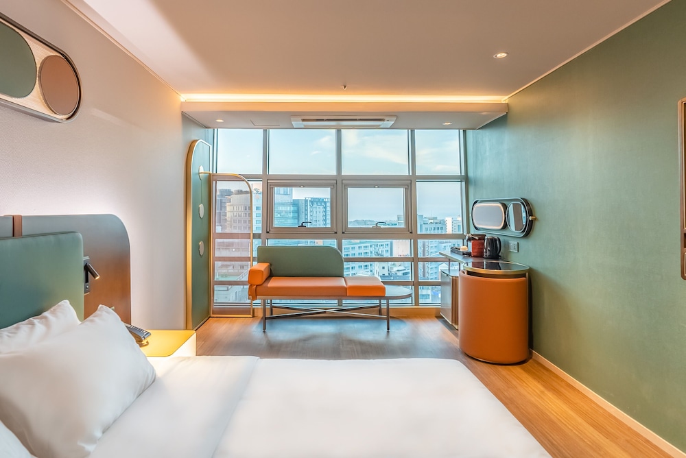 Amber Hotel Central 8/50