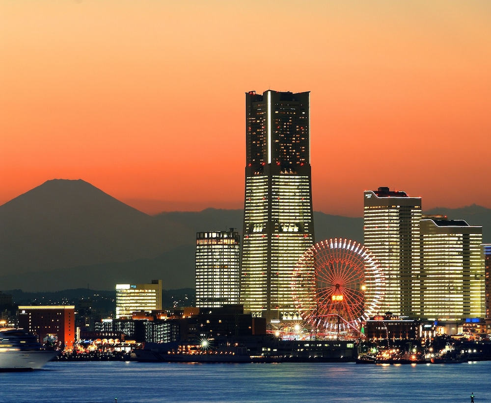 Yokohama Royal Park Hotel 24/24