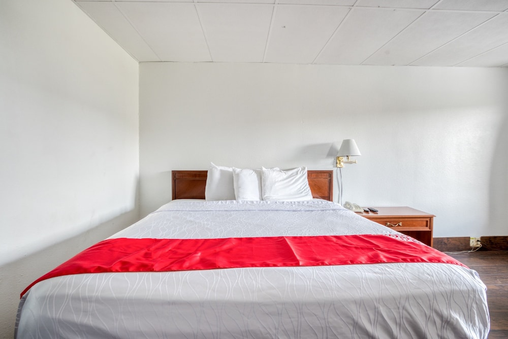 ROOM, KING BED