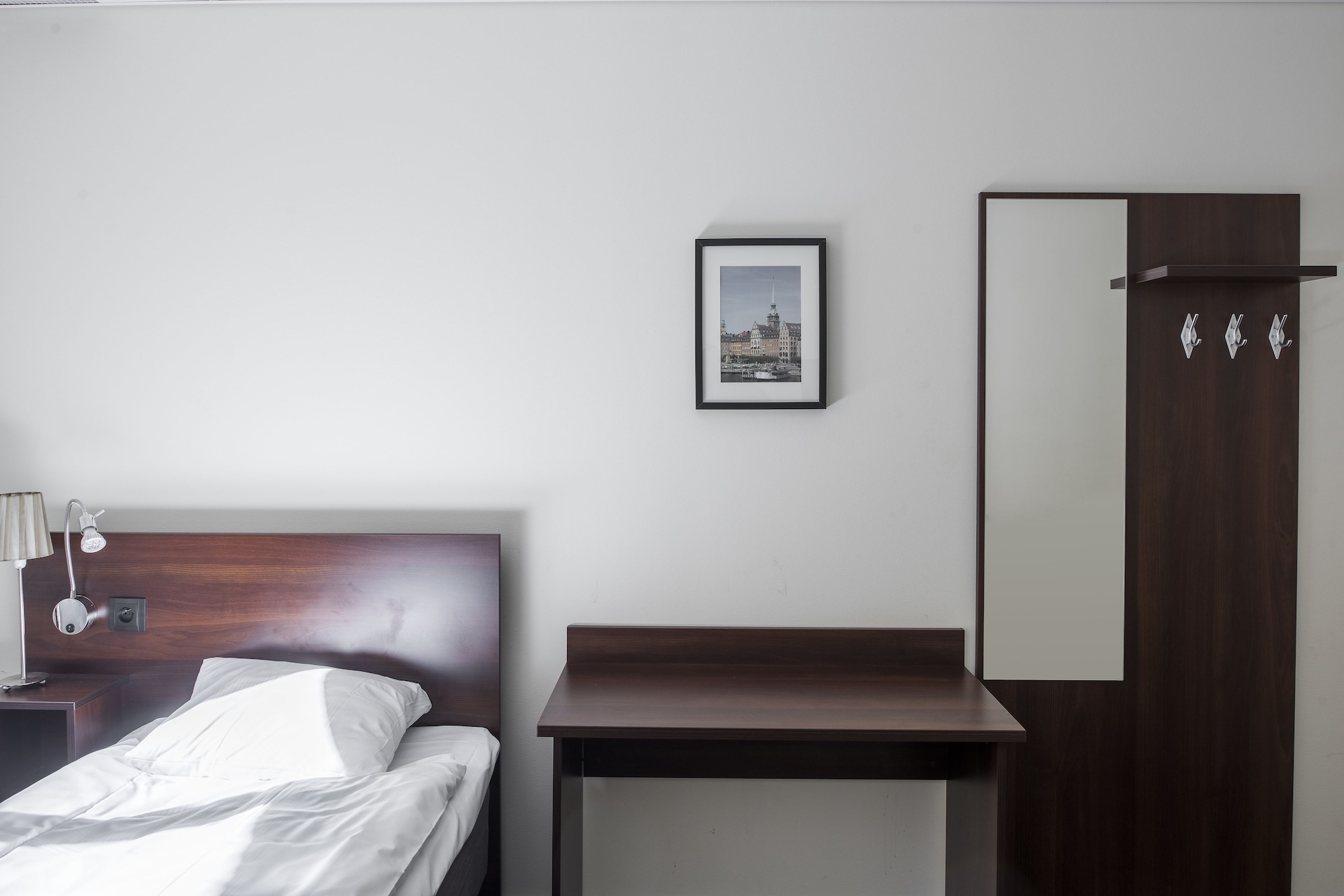ECONOMY, SINGLE, SHARED BATHROOM