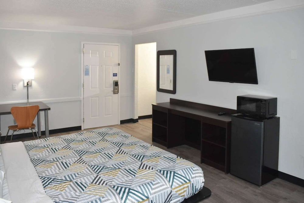 Motel6 Hazelwood, MO 36/46