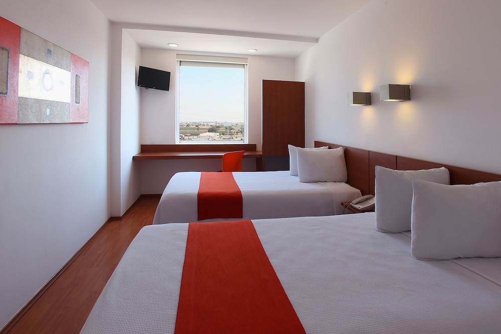 One Queretaro Aeropuerto Hotel 14/63