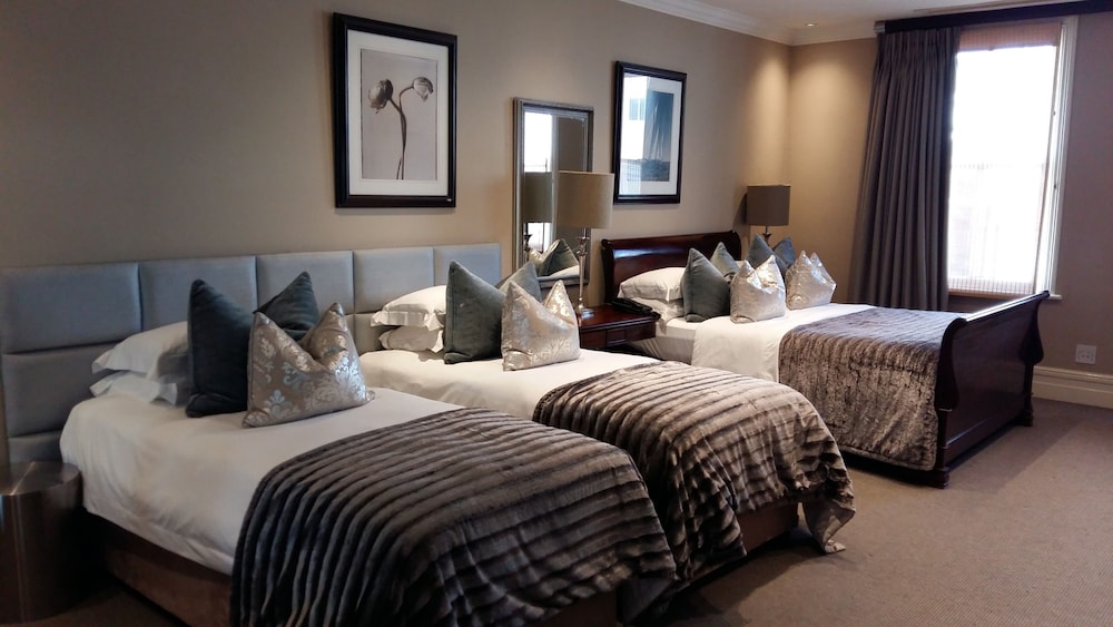 Quarters Hotel 10/32