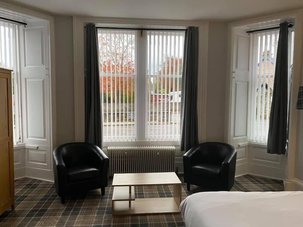 Crown Court Hotel & Bar 20/50