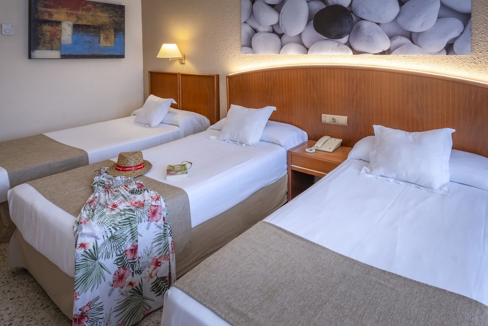 ROOM, TRIPLE