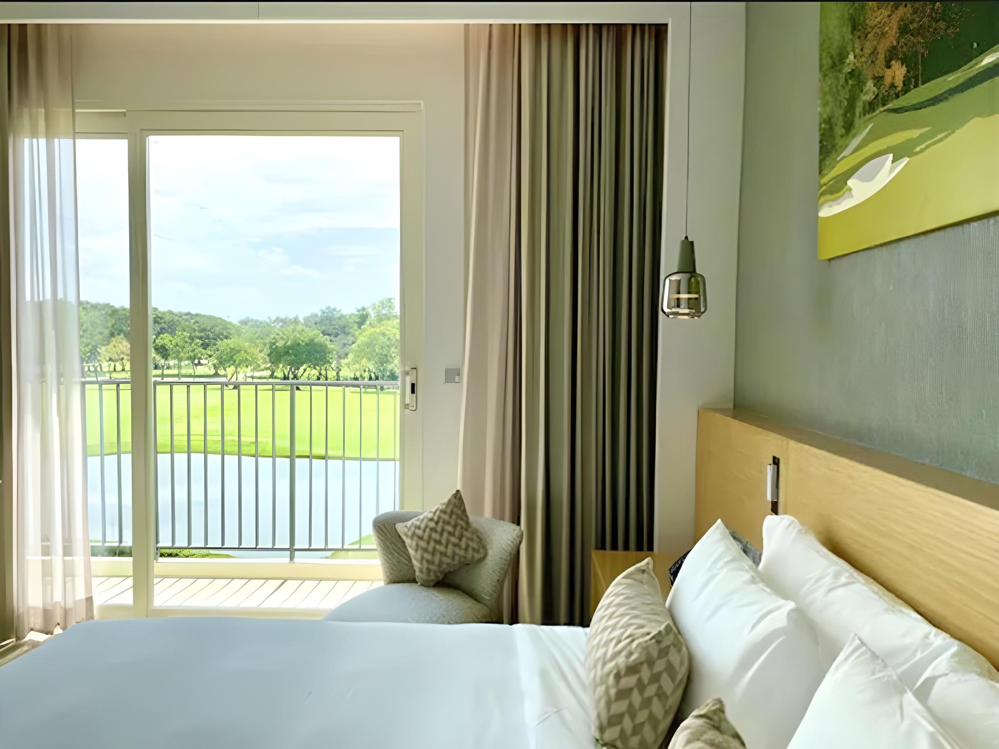 Superior, King and Twin Beds, Golf Course View