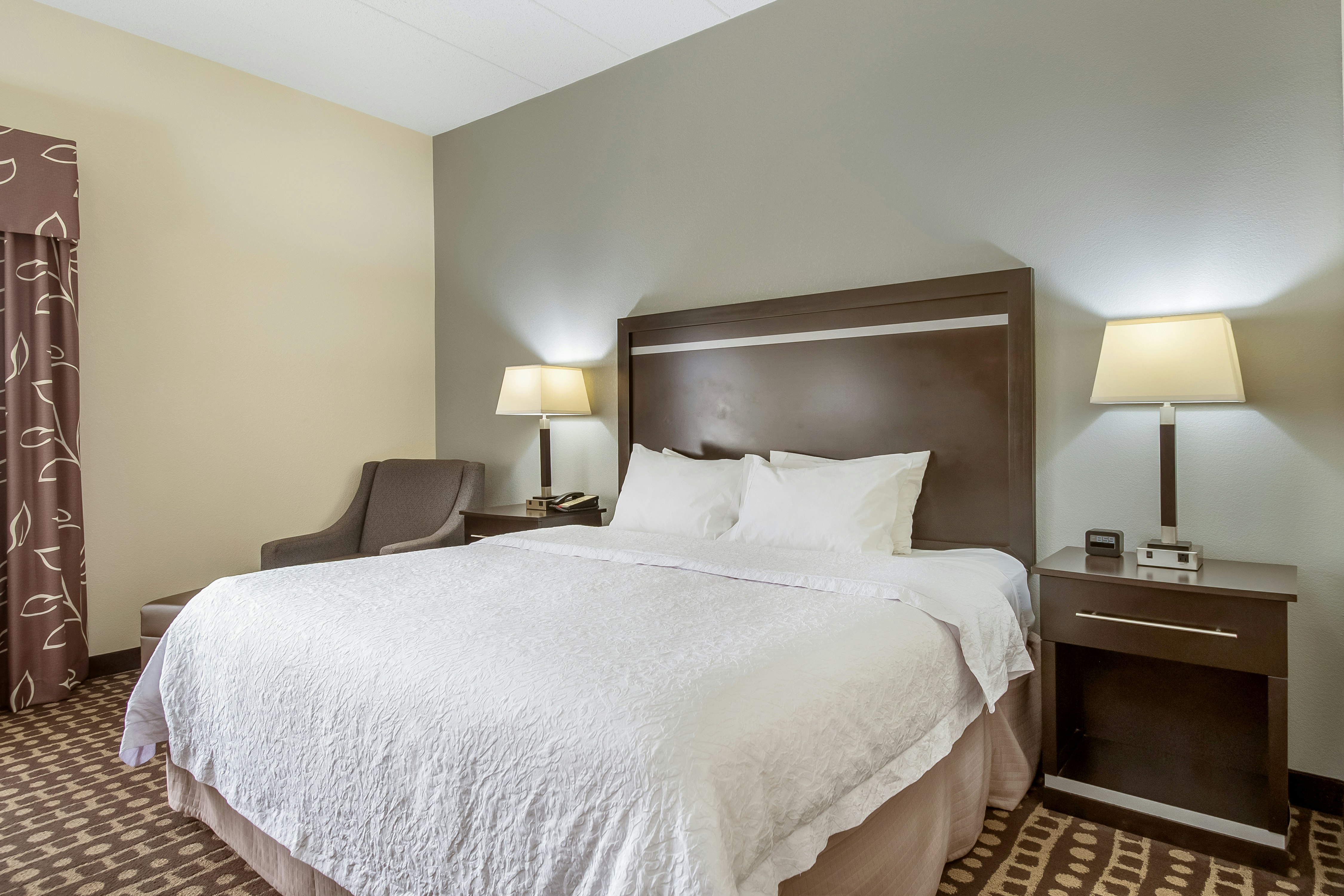ROOM, KING BED, ACCESSIBLE