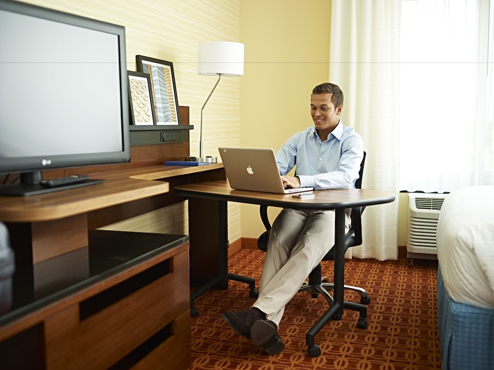 Fairfield Inn & Suites By Marriott Phoenix Tempe/Airport 47/51