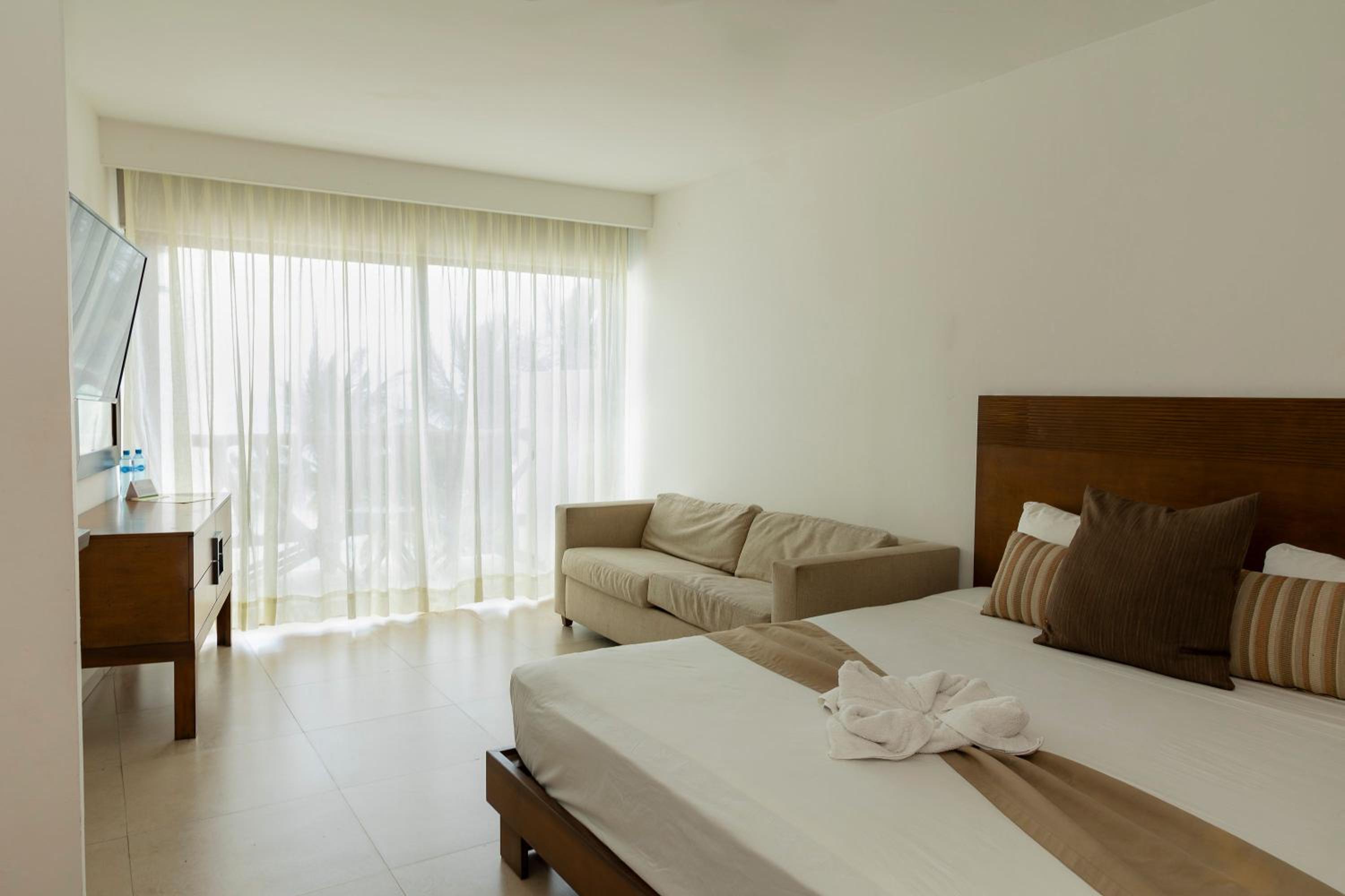 Deluxe, Side Sea View