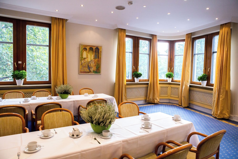Central Kaiserhof Hotel 56/69