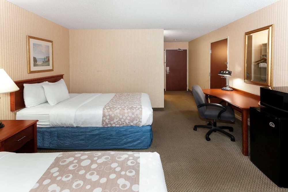 La Quinta Inn & Suites by Wyndham Milwaukee SW New Berlin 11/38