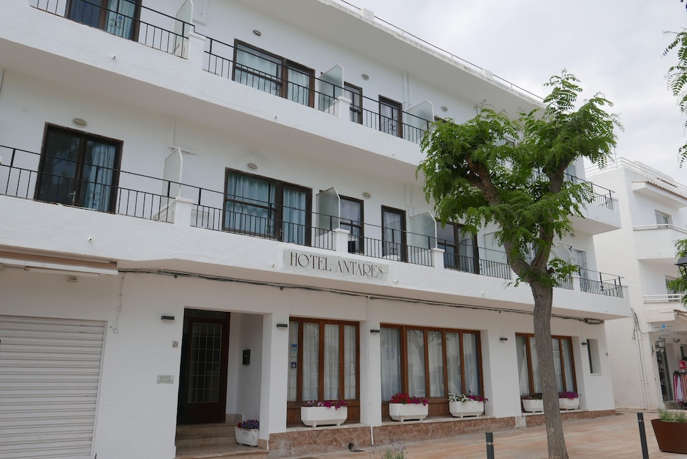 Antares Hotel 2/51