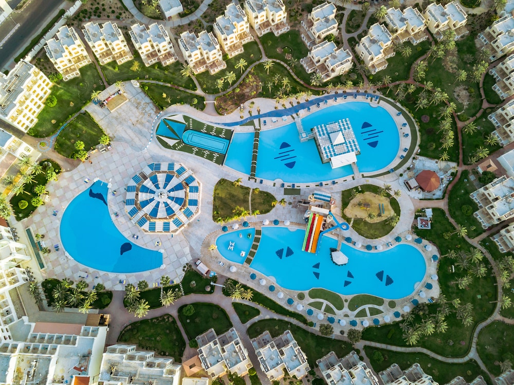 Royal Lagoons Aqua Park Resort And Spa 45/50