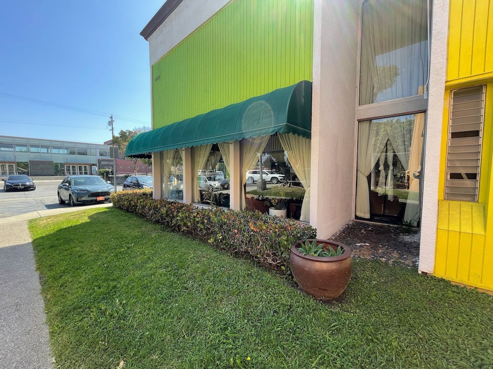 Hotel Pacific Garden 53/58