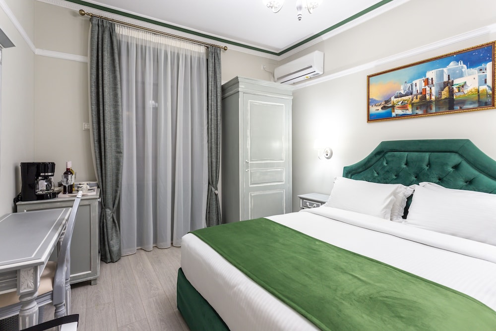 SUITE, PARTIAL ACROPOLIS VIEW, TERRACE