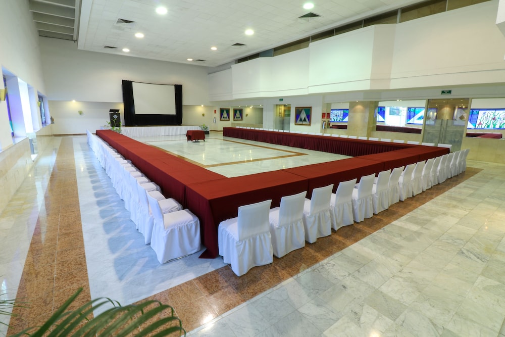 Del Prado Hotel 66/69