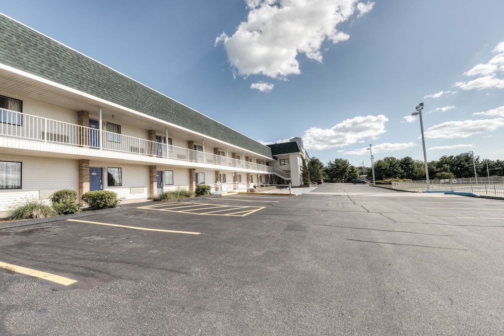 Motel6 Niantic, CT - New London 41/46