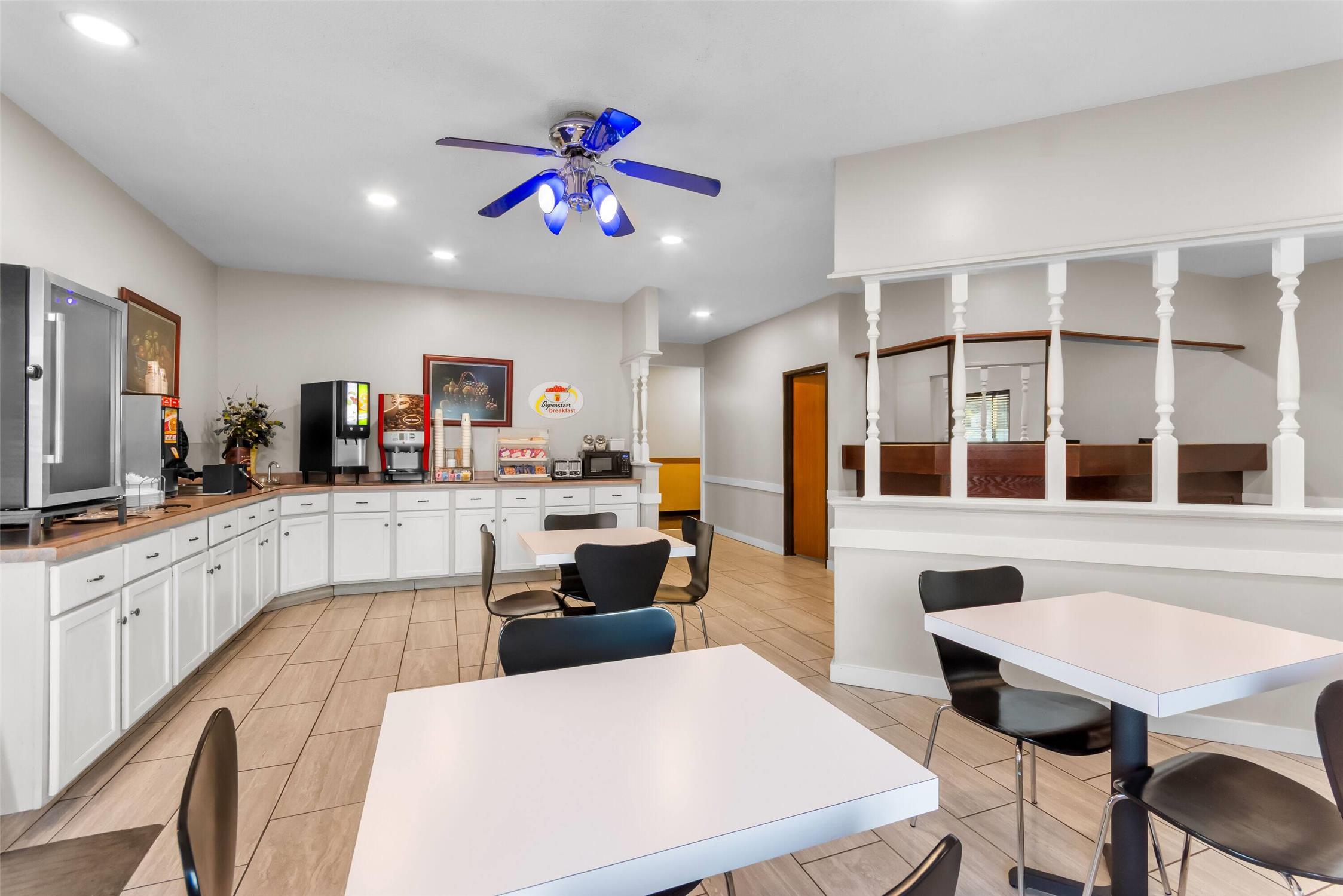 Super 8 by Wyndham Bloomington University Area 28/41
