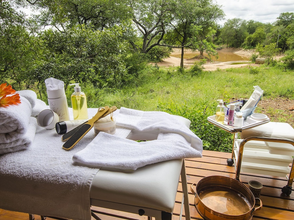 Raptor Retreat Game Lodge 21/24