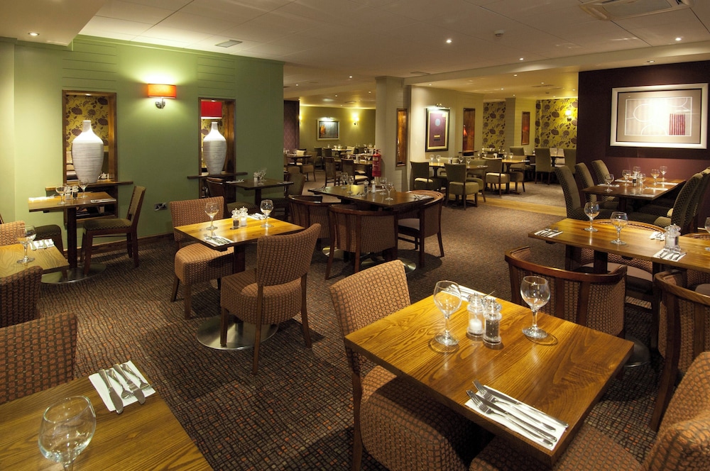Premier Inn London Heathrow Airport T2 And T3 Bath Road 41/58