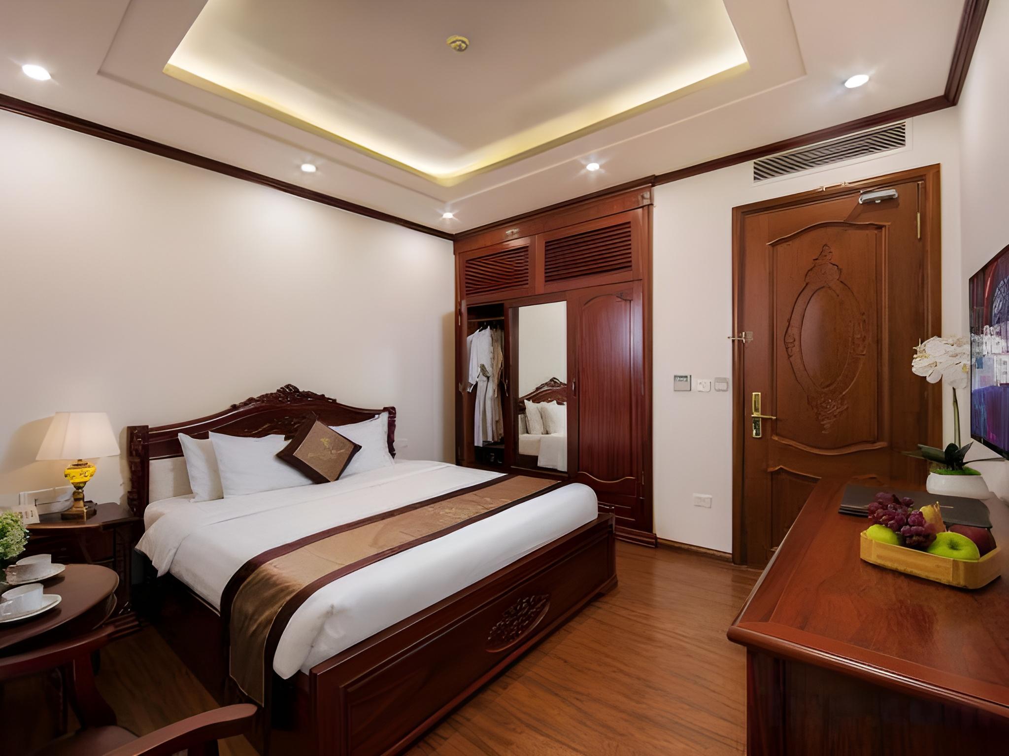 Superior, King Bed, No Window