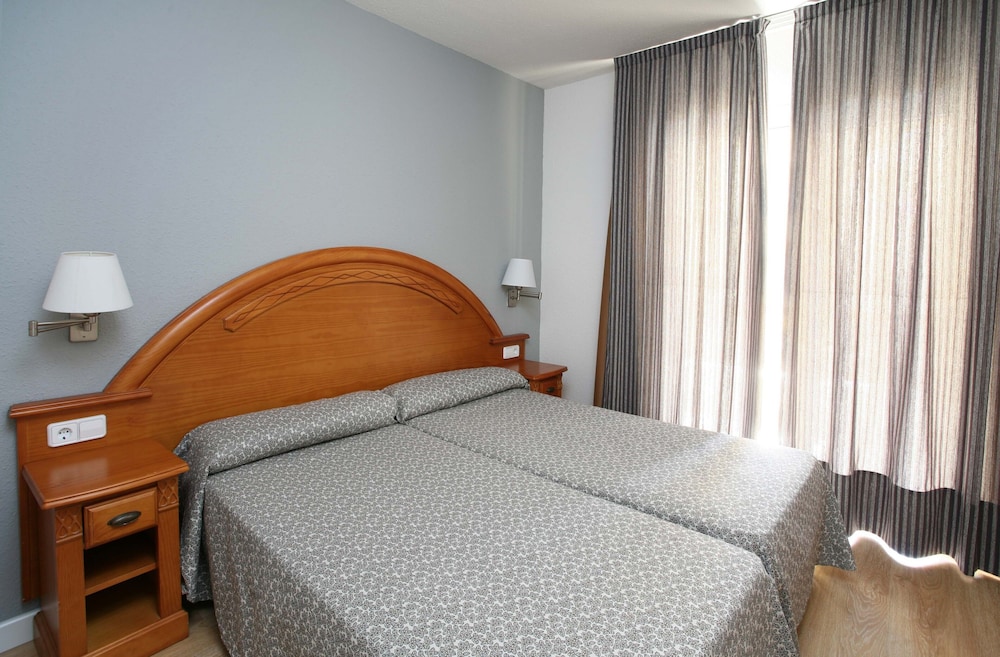 Apartamentos Turisticos Jardines del Plaza 11/50