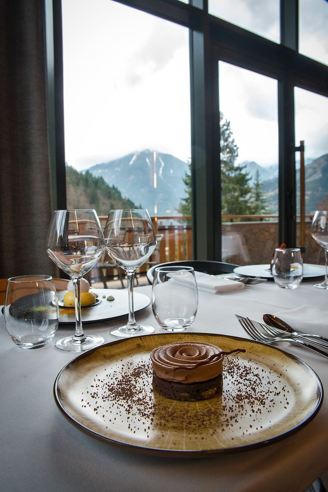 Pure Montagne Resort and Spa 60/66