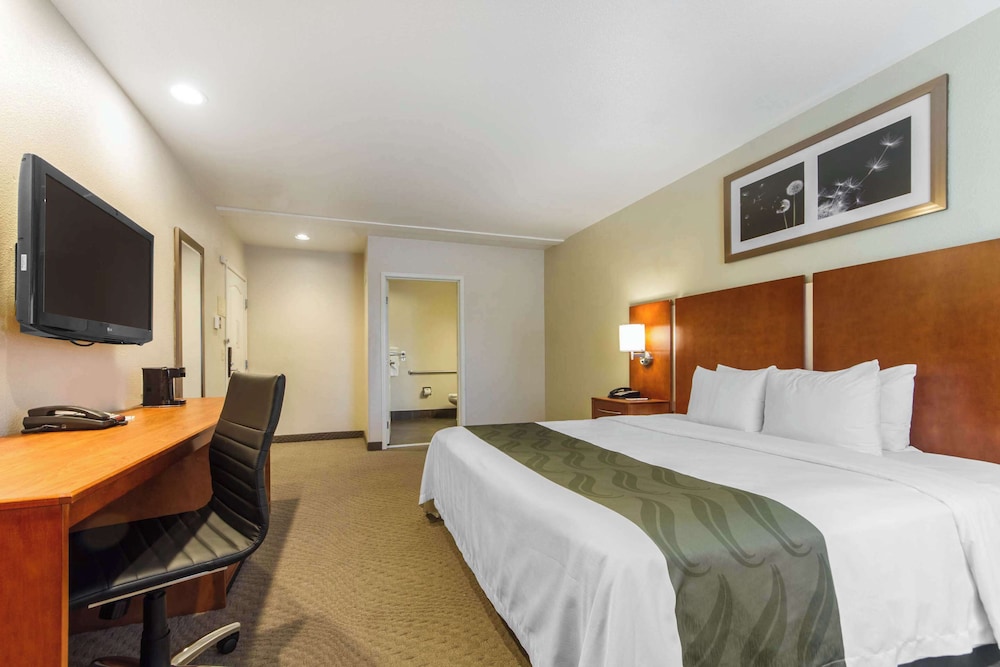 ROOM, KING BED, ACCESSIBLE