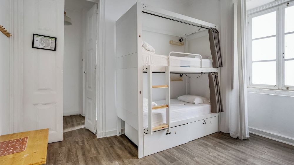 FEMALE DORM, FEMALE ONLY