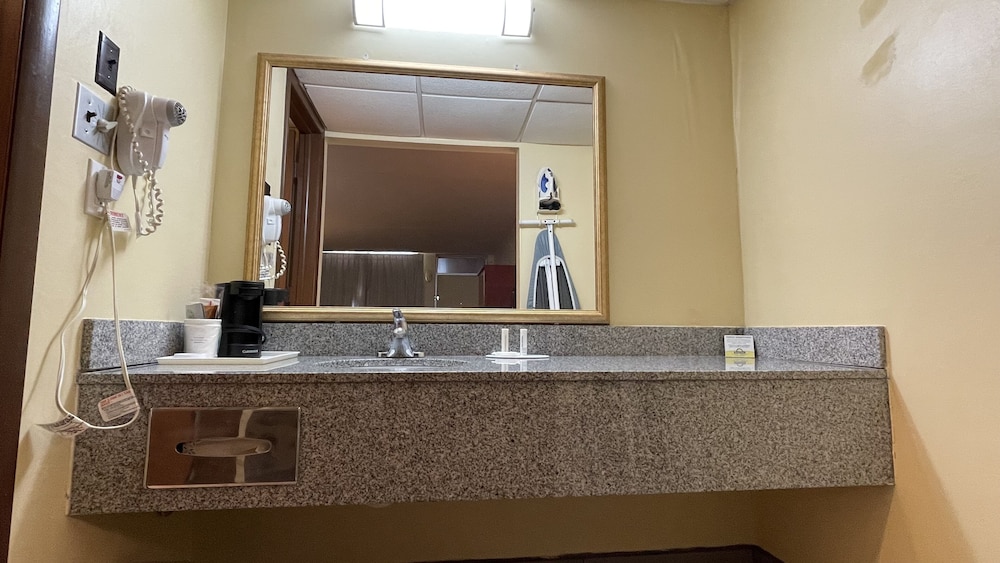 Days Inn by Wyndham Salina South 11/60