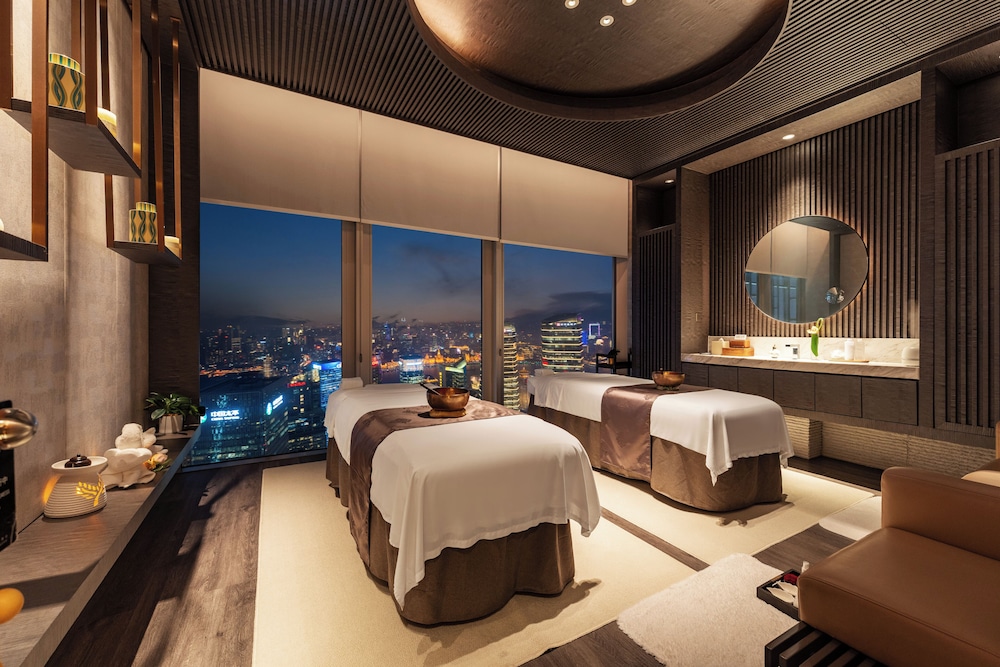 GRAND HYATT SHANGHAI 31/69