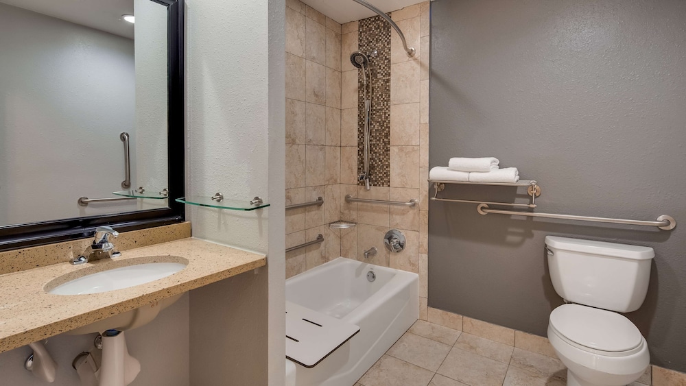 Best Western Plus Milwaukee West 20/45