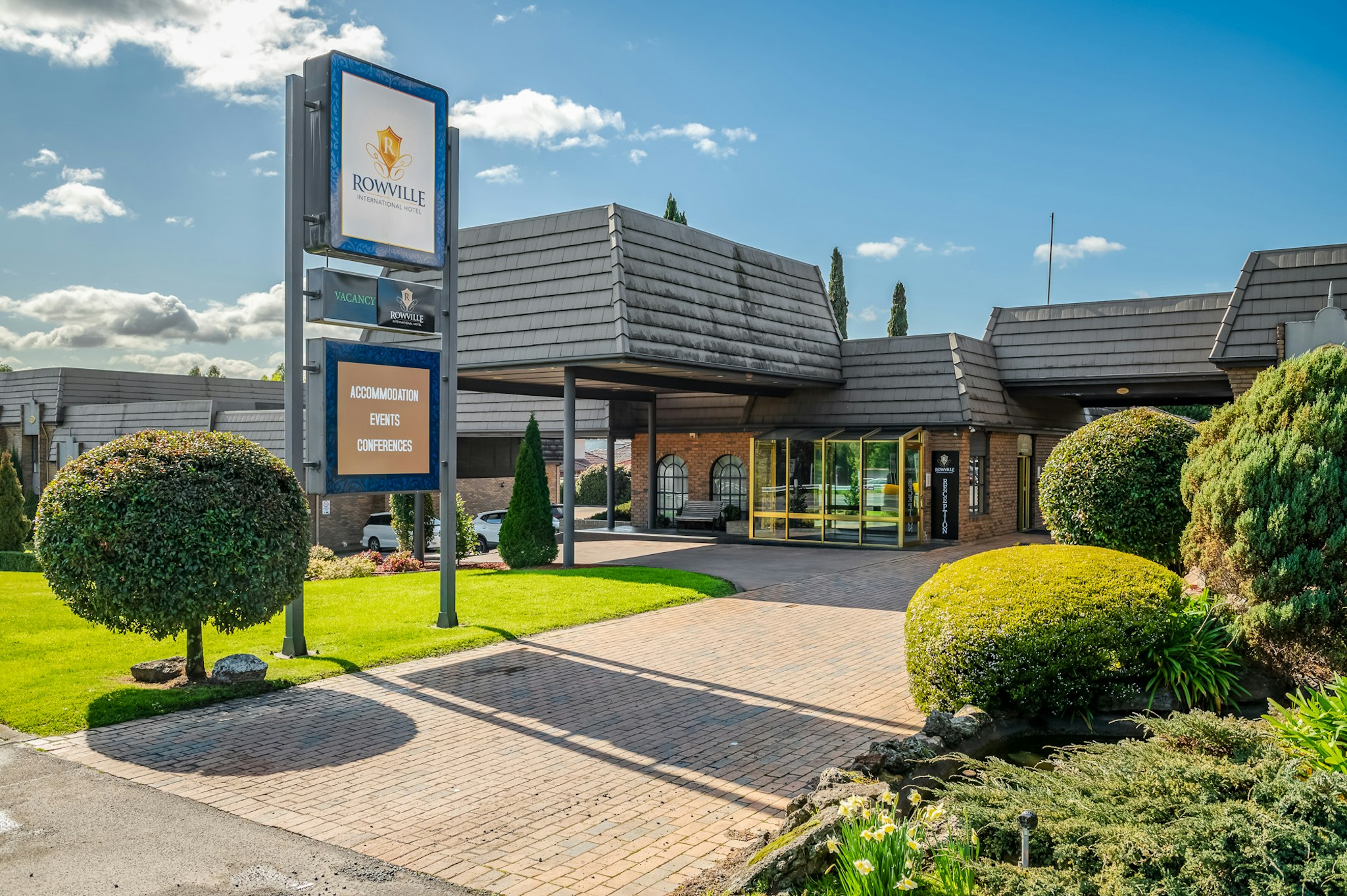 ROWVILLE INTERNATIONAL HOTEL 40/46