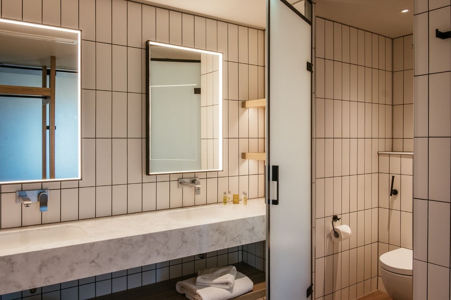 Ixora Hotel & Spa 33/34