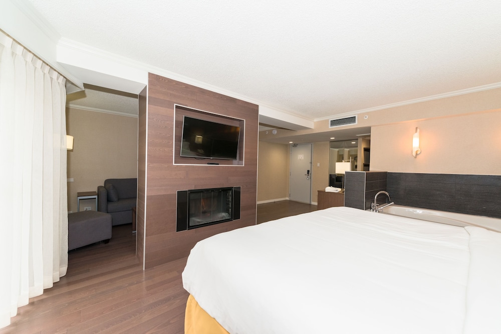 Holiday Inn Express Edmonton Downtown 16/56