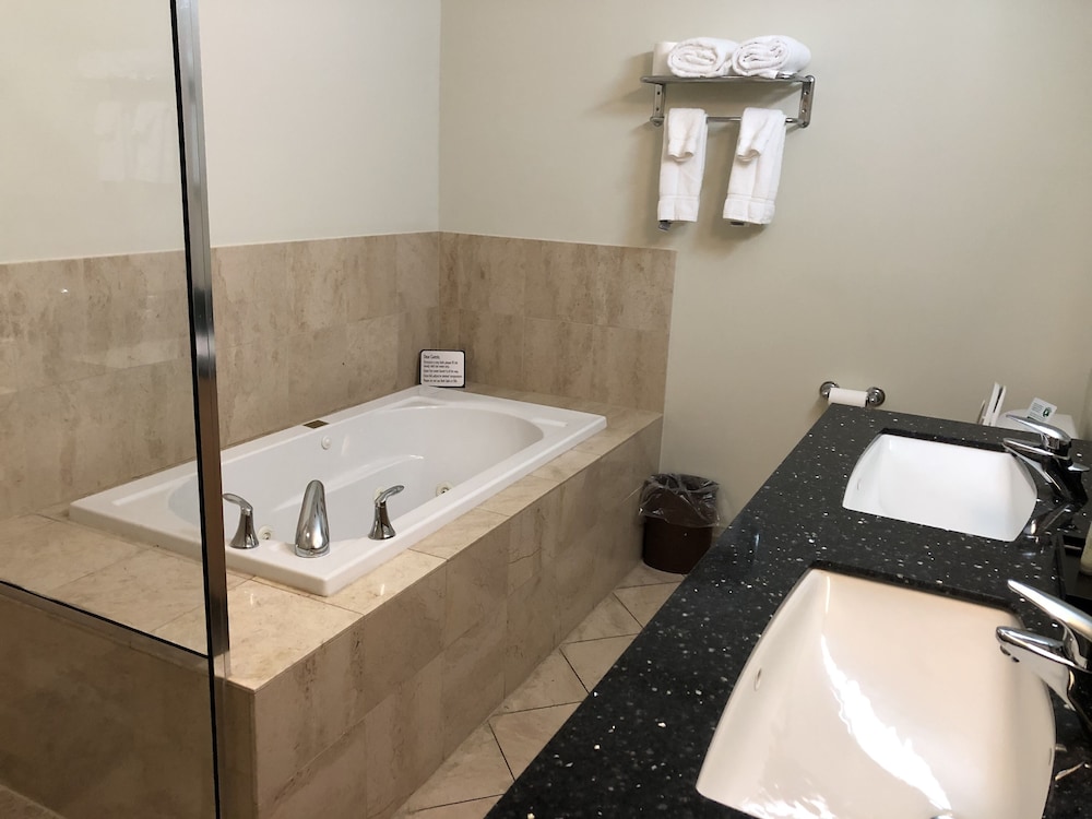 Grand Eastonian Suites Hotel 21/79