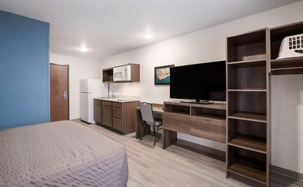 WoodSpring Suites East Lansing - University Area 16/50