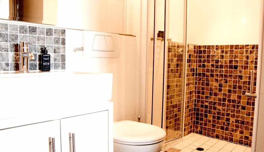ITC Hospitality Group Penthouse 2 Bedrooms Cartwright s Corner 31/38